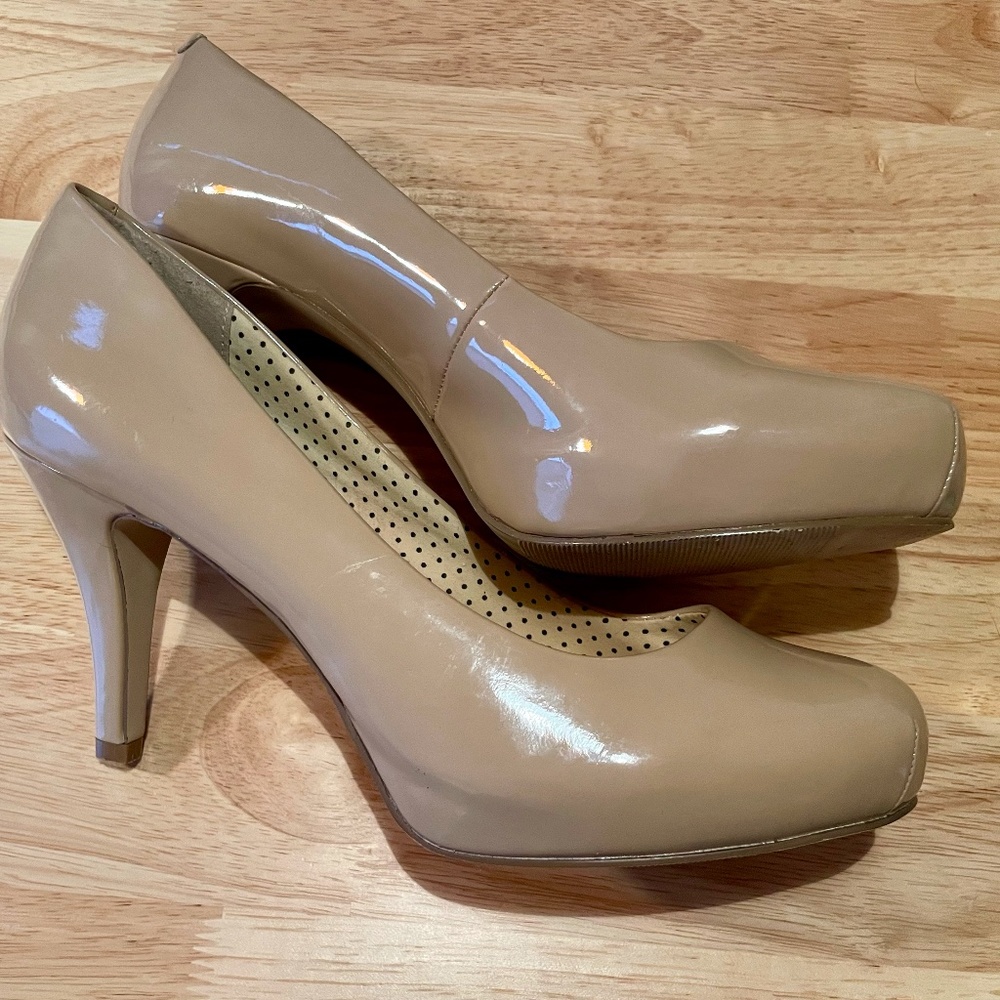 Madden Girl "Getta" Nude Heels Size 8